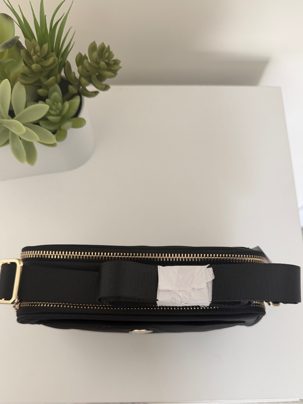 Lululemon Crossbody Camera Bag 2L *logo Black/Gold - Picture 8 of 9